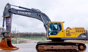 Volvo 360B LC (38 toneladas)